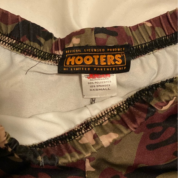 RARE Y2K Hooters Camo Shorts - Picture 2 of 4